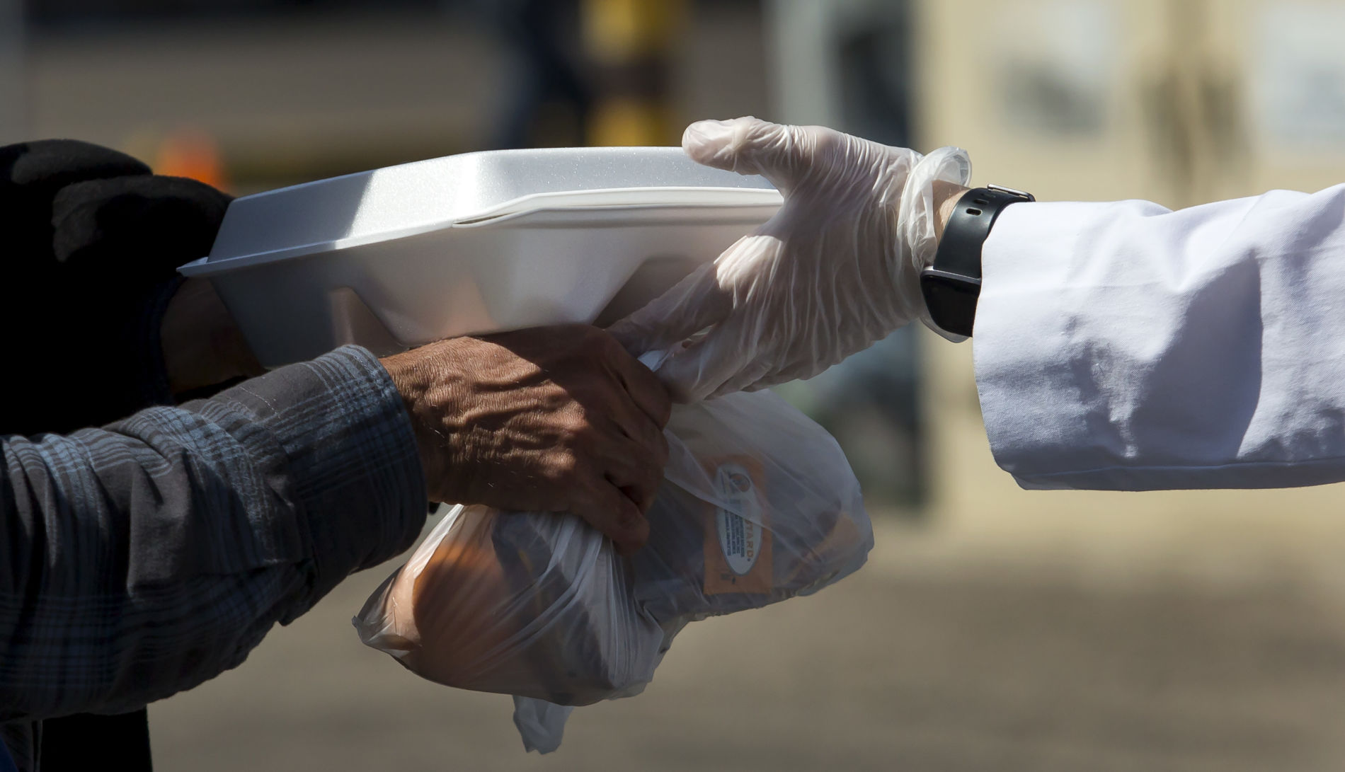 Medical students volunteer to help homeless